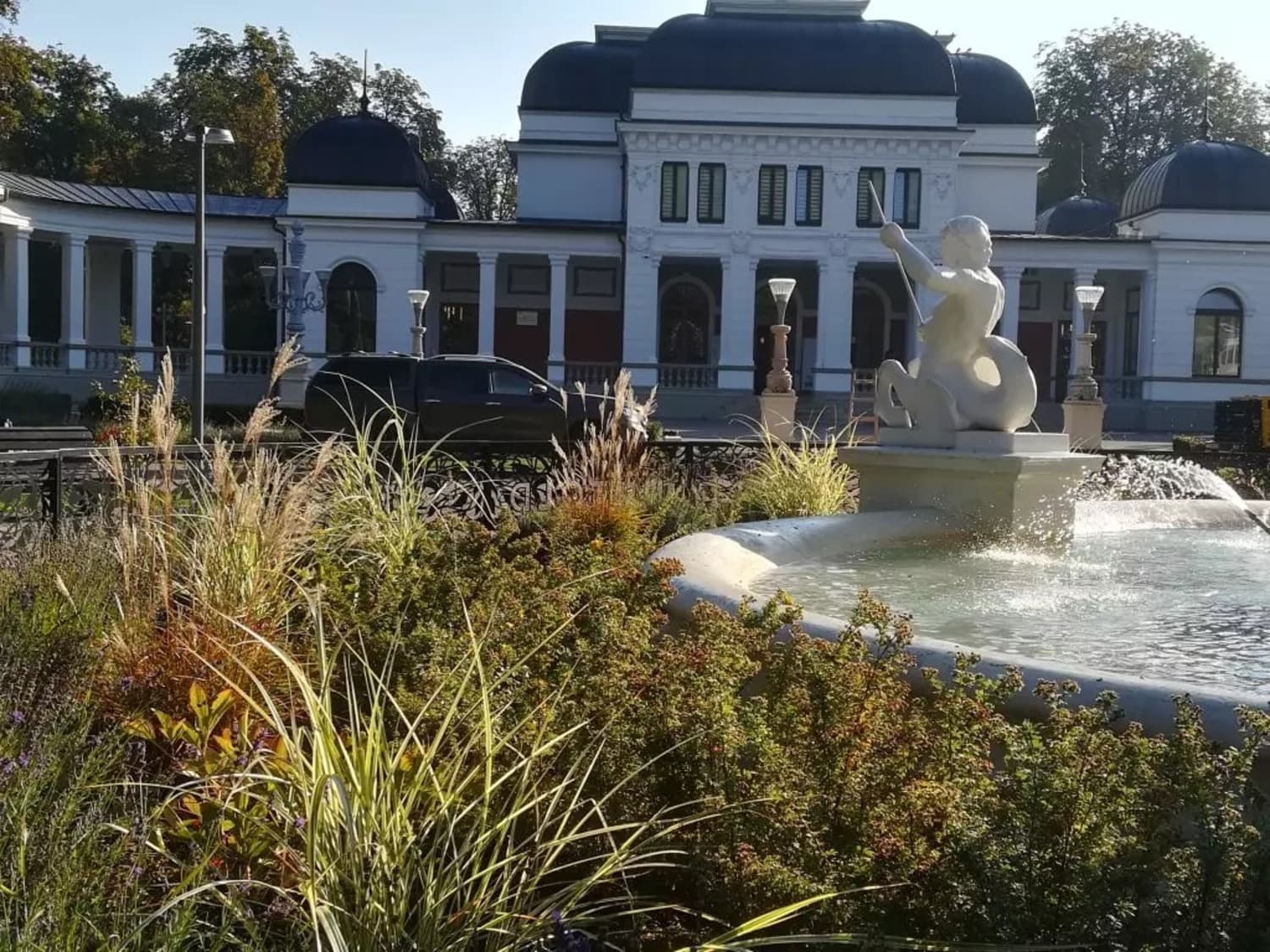 Amenajare fântână arteziană în parcul central din Cluj-Napoca.